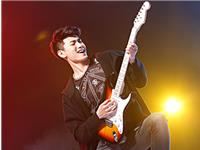 男票唱歌跑调，这些星女也爱听