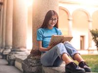 手不释卷的四大文艺范生肖