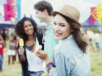 异性缘好，喜欢和男生混一起的星座女