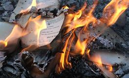 烧别人照片玩诅咒，别痴心妄想了