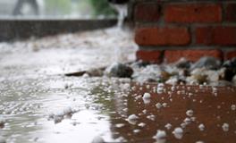 梦到下冰雹是什么意思