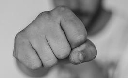 梦见自己被人欺负是什么意思