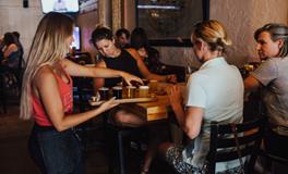 梦见别人给我很多钱是什么意思