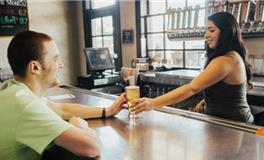 梦见送钱给别人