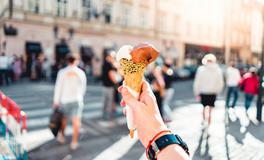 属鸡人合作生财的属相