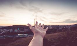 属龙人的金钱观