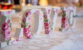 梦见自己跟认识人结婚