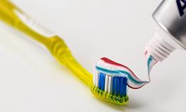 梦到自己牙齿掉了是什么意思