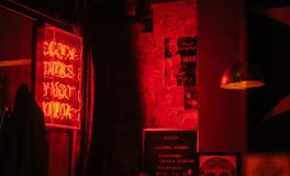 梦见别人手流血