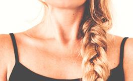 女人梦见自己头发白了