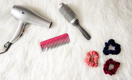 梦见嘴里有头发