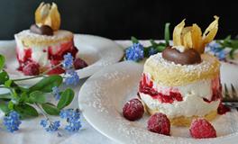 梦见别人请客吃饭