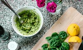 梦到吃饭吃的很香