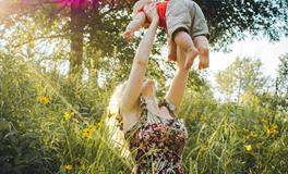 梦到一个小男孩和小女孩