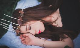 梦见自己开车翻了人没事