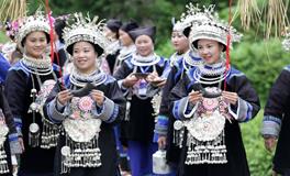 苗族为什么喜欢银饰