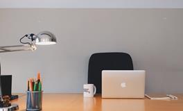 梦见死人冲自己笑