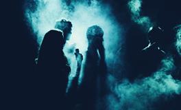 梦见自己衣服破了