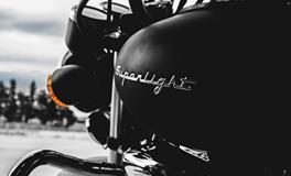 梦到带死去的亲人看病