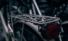 梦见别人在我面前小便