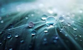 梦见自己当着别人面洗澡