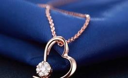 水瓶座的钻石项链