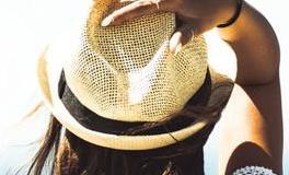 时间美人，鲜花照眼，塔罗占卜春季你会走桃花运么？