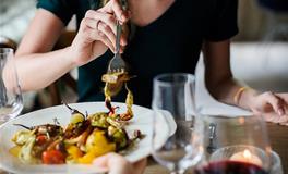 梦见领导和自己吃饭