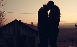 梦见和暗恋的人接吻是什么意思