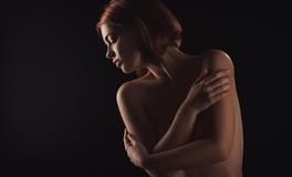 梦见自己赤身裸体