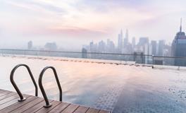 梦见和媳妇走在水池边上