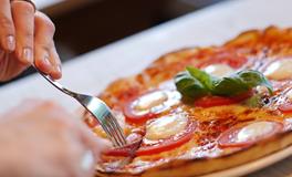 梦见吃饭遇到熟人