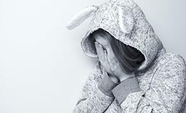 梦见别人死了在哭暗示什么