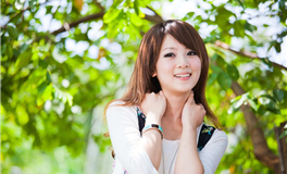 双子女晚上睡觉穿不穿内衣？