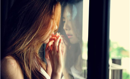 处女女误入男厕后，反应亮了