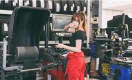 周运预测：12星座的财富之旅与心灵探索