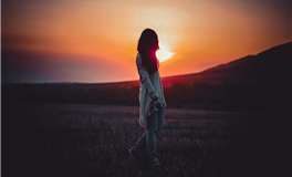 1979年属羊2026年运势及运程详解 79年属羊人2026年马年每月运程